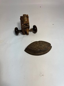 lot 14 image: Vintage Iron & Doorknob