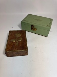 lot 16 image: Vintage Boxes