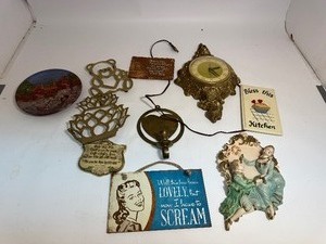 lot 26 image: Wall Decor