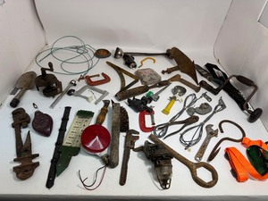 lot 40 image: Large Lot of Tools