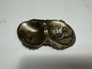 lot 44 image: 1940s Embossed Tin Ashtray
