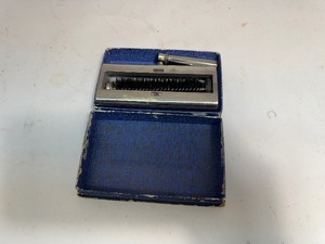 lot 45 image: Vtg Wilmort Crumb Sweeper Roller Brush Table Cleaner W Original Box