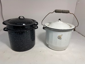lot 46 image: Vintage Enamelware