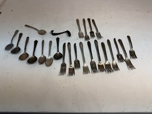 lot 50 image: Vintage Silverware