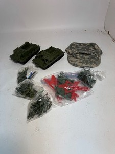 lot 57 image: Vintage Military Toys