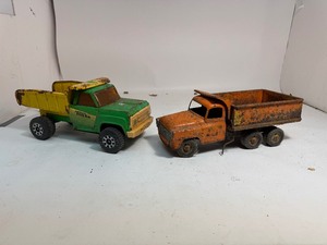 lot 63 image: Tonka Mighty Dump Truck & Tonka Green and Yellow Dump Truck