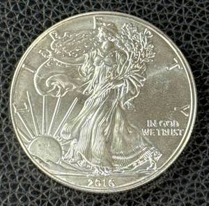 lot 151 image: 2016 American Silver Eagle 1 oz .999 Fine Silver Coin