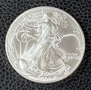 lot 157 image: 2004 American Silver Eagle 1 oz Coin