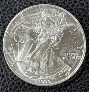 lot 158 image: 1999 American Silver Eagle 1 oz Bullion Coin