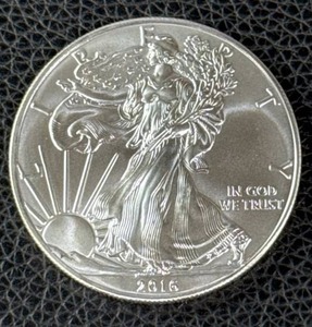 lot 160 image: 2016 American Silver Eagle 1 oz Fine Silver Coin