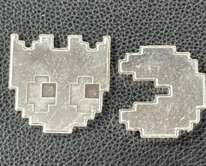 lot 172 image: 2021 Niue 2 Troy Oz .999 Pac-Man Silver Coins
