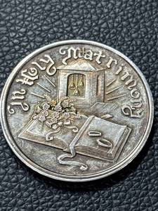 lot 211 image: 1994 1-Ounce .999 Fine Silver Holy Matrimony Coin