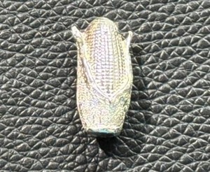 lot 18 image: Graydog Pours .999 Fine Silver Corncob