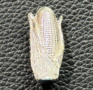 lot 27 image: .68oz .999 Silver Corncob Figurine