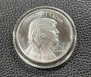 lot 117 image: Donald J. Trump 45th President Commemorative Silver Coin in Case