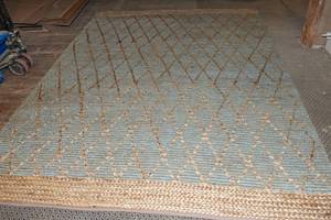 lot 16 image: Green and Tan Jute Rug  90 x 123