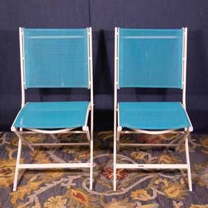 lot 19 image: Set of Two Metal Beach Folding Chairs