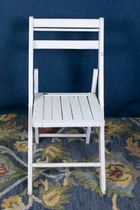 lot 25 image: Vintage Wooden White Folding Chair