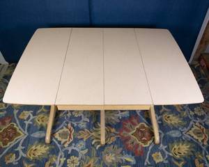 lot 26 image: Vintage Formica Top Extendable Dining Table