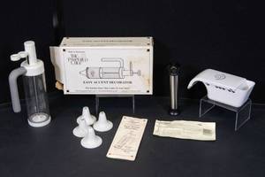 lot 66 image: Pampered Chef Kitchen Tool Set  Decorator, Measuring Cup & Corer