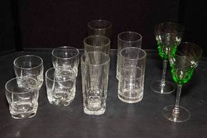 lot 73 image: Set of 11 Cocktail Glasses