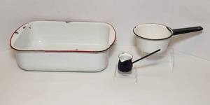 lot 99 image: Set of 3 Vintage Enamelware Pieces