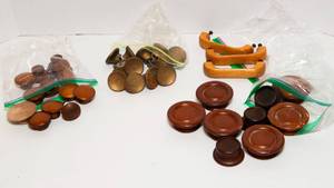 lot 105 image: Variety of Wooden Knobs  Assorted Styles and Sizes
