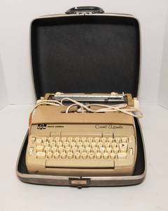 lot 121 image: SCM Smith-Corona Coramet Automatic Typewriter