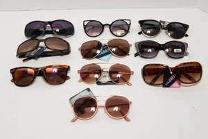 lot 126 image: 10 Brand New Pairs of Sunglasses