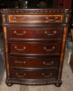 lot 129 image: Faux Wood Ornate Dresser  5 Drawers