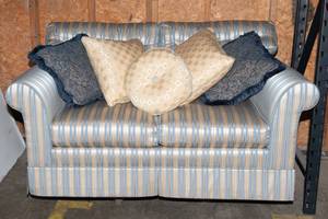 lot 131 image: Custom-Made Loveseat by Kjenslees Upholstery, Luverne, MN