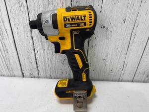 lot 9018 image: Dewalt DCF886 20V Max XR 14-Inch Cordless Impact Driver