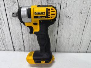 lot 9027 image: DeWalt DCF880 20V Max Cordless 12 Impact Wrench