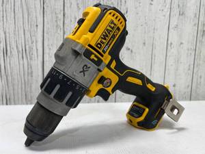 lot 9032 image: DeWalt 20V MAX XR Cordless Hammer Drill (2017)