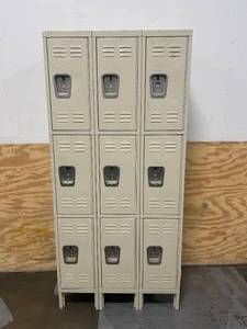 lot 11 image: Locker Cabinet