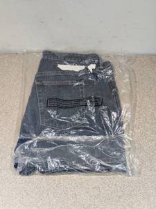 lot 23 image: NEW FREE ASSEMBLY JEAN SHORTS (SIZE 14)