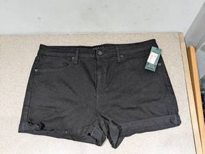 lot 24 image: NEW WOMENS WILD FABLE SHORTS (SIZE 16) (BLACK)