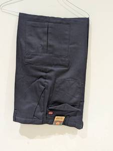 lot 26 image: NEW RED KAP CARGO PANTS (SIZE 33) (NAVY)
