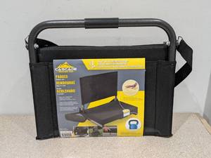 lot 101 image: CASCADE MOUNTAIN TECH PADDED STADIUM SEAT
