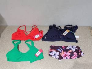 lot 61 image: (4) NEW ASSORTED WOMENS SWIMWEAR TOPS (SMALL)