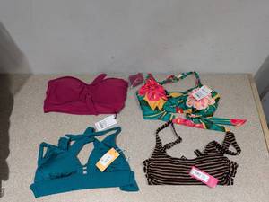 lot 63 image: (4) NEW ASSORTED WOMENS SWIMWEAR TOPS (SMALL)