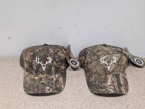 lot 87 image: (2) REAL TREE MENS CAMOUFLAGE HATS
