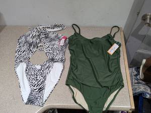 lot 50 image: (2) NEW ASSORTED ONE PIECE WOMENS SWIMWEAR (EXTRA LARGE)