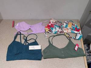 lot 51 image: (4) NEW ASSORTED WOMENS SWIMWEAR TOPS (EXTRA LARGE)