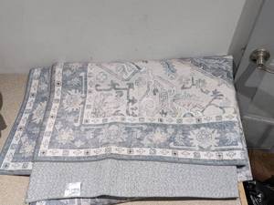 lot 106 image: WYATT & ASH DARYA MACHINE WASHABLE AREA RUG (5-3 x 7-5)