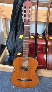 lot 2 image: Alverez 4103 Classical Guitar, Made in Japan, Hand Made