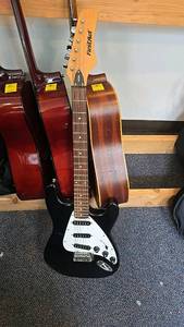 lot 8 image: First Act ME301 Electric Guitar, Single Coil Pickups, Black Gloss Finish