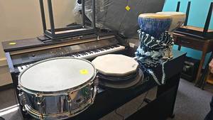 lot 16 image: Rockwood Snare Drum, Egyptian Art Doumbeks, Practice Pad Set