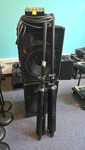 lot 23 image: Yamaha S115e Speaker System with Accessories, 250W500W, 8 Ohms
