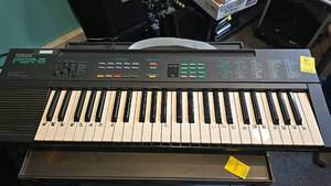 lot 31 image: Yamaha PSR-6 Electronic Keyboard, 49 Keys, 100 Voices
